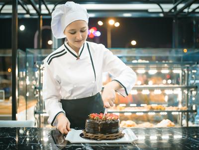 Jobs and Skills WA: Hospitality, baking courses
